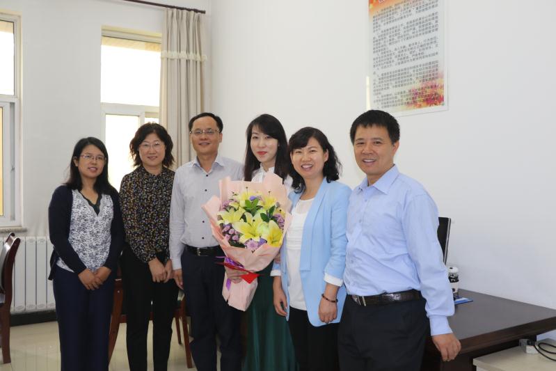 12.商学院(2018年工会慰问教师节照片).jpg