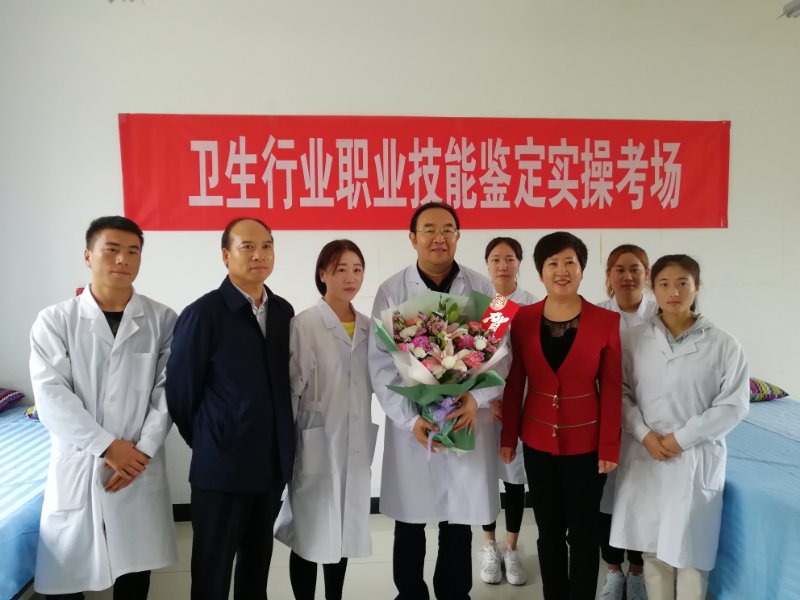 9.健康与社会服务系(2018年工会慰问教师节照片).jpg