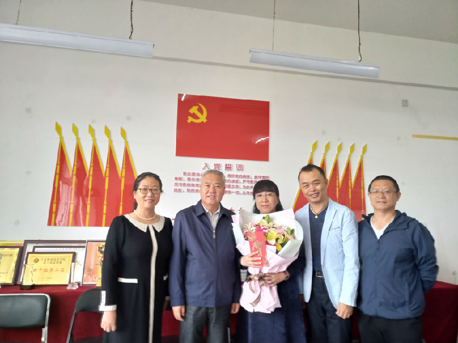 6.生物与制药技术系(2018年工会慰问教师节照片).jpg