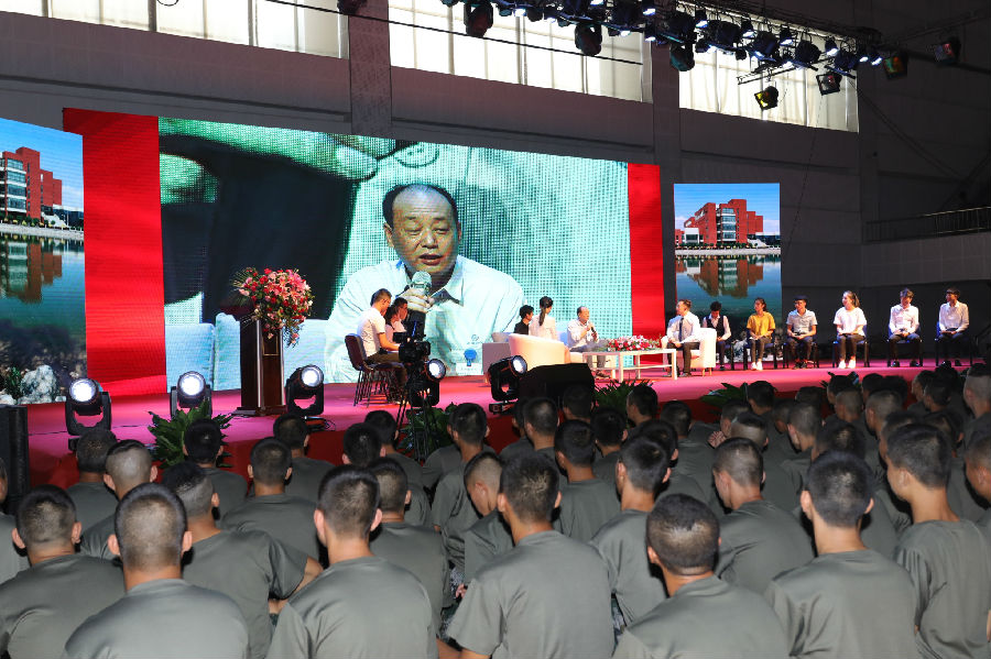 回答学生现场提问_看图王.jpg