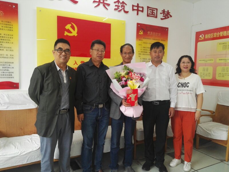 11.远程学习支持服务中心(2018年工会慰问教师节照片).jpg