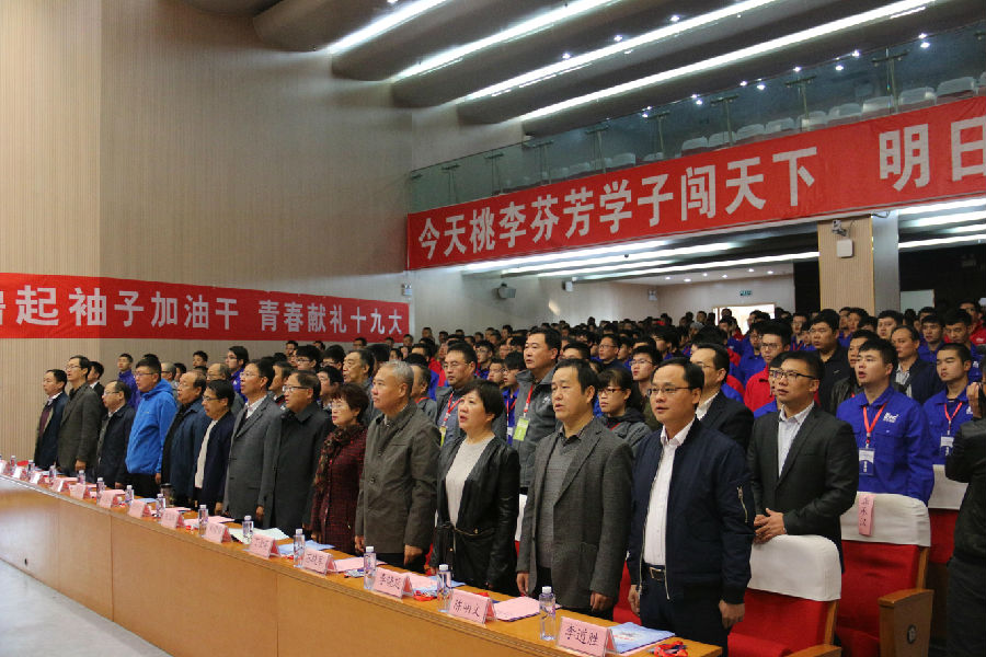 观众起立.jpg